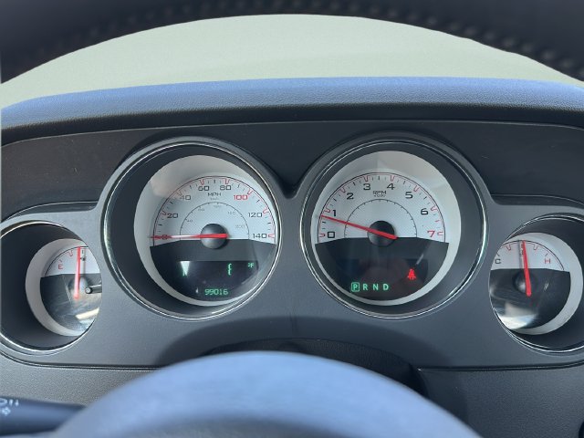 Used 2014 Dodge Challenger SXT RWD image 27