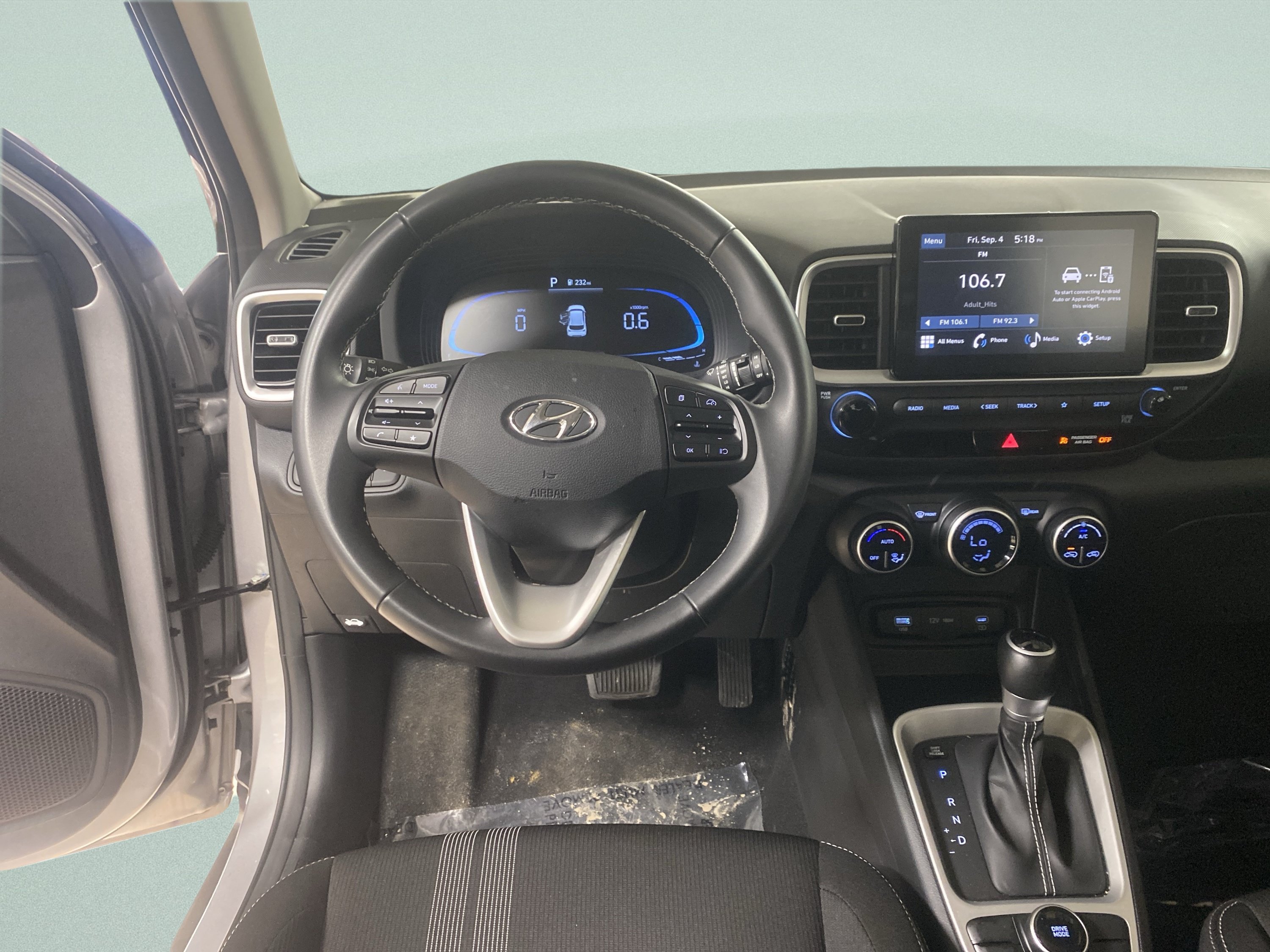 Used 2025 Hyundai Venue SEL FWD image 17