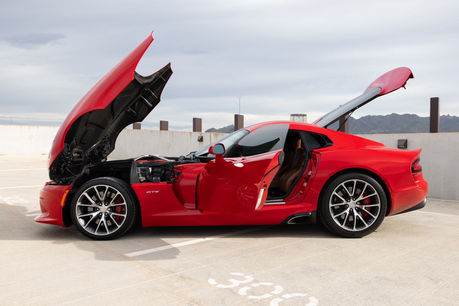 Used 2013 SRT Viper GTS w/ GTS Laguna Interior Pkg RWD image 11
