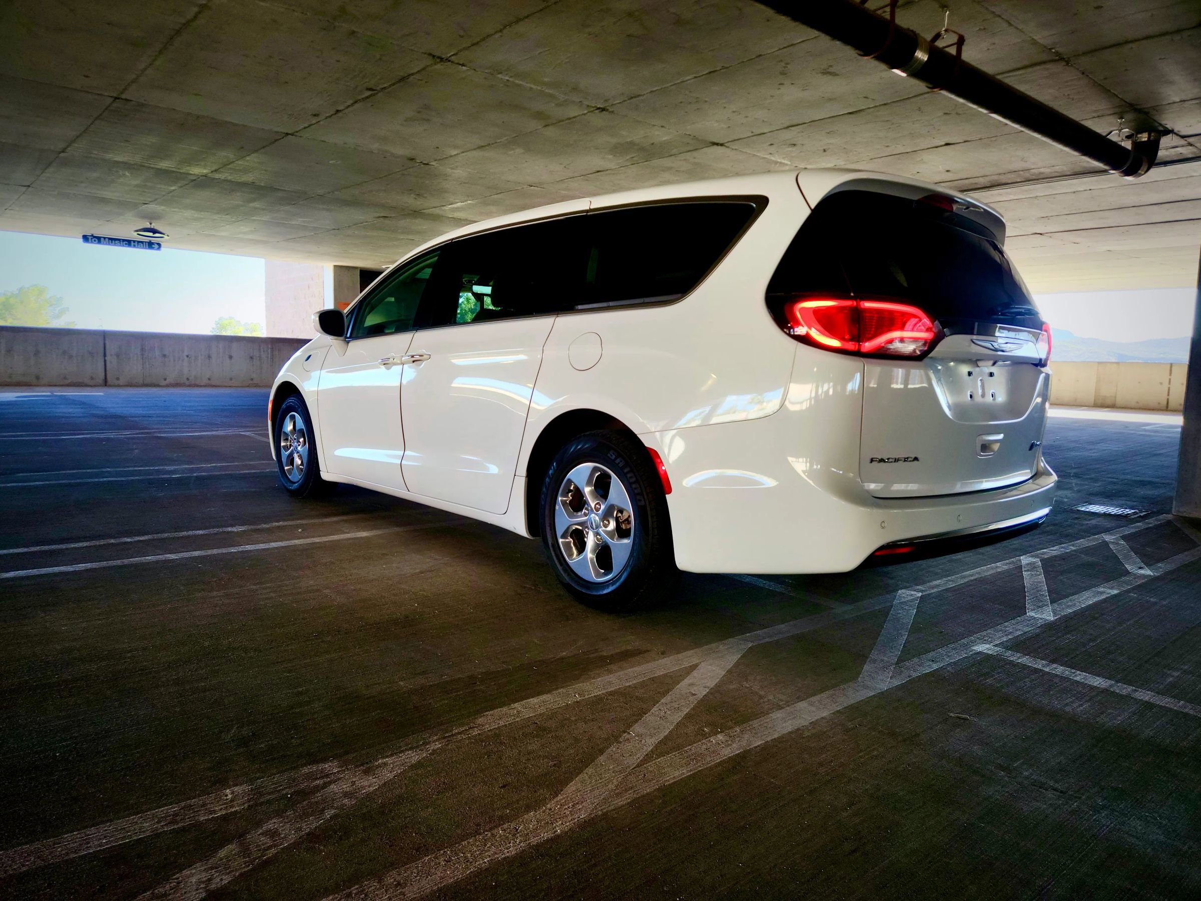 Used 2019 Chrysler Pacifica Touring Plus image 6