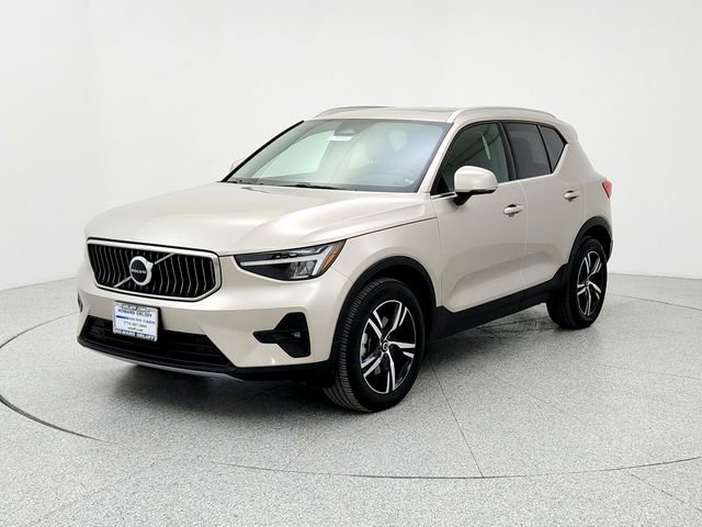 Certified 2023 Volvo XC40 B5 Plus image 1