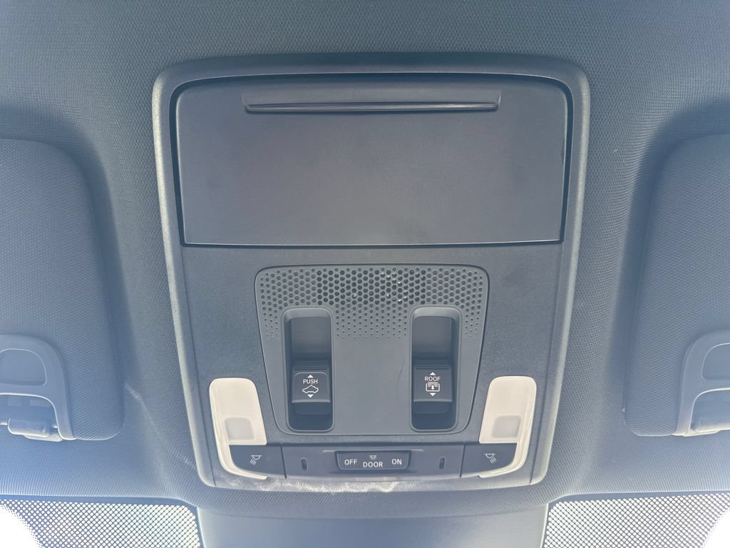 Used 2025 Honda Pilot TrailSport image 28