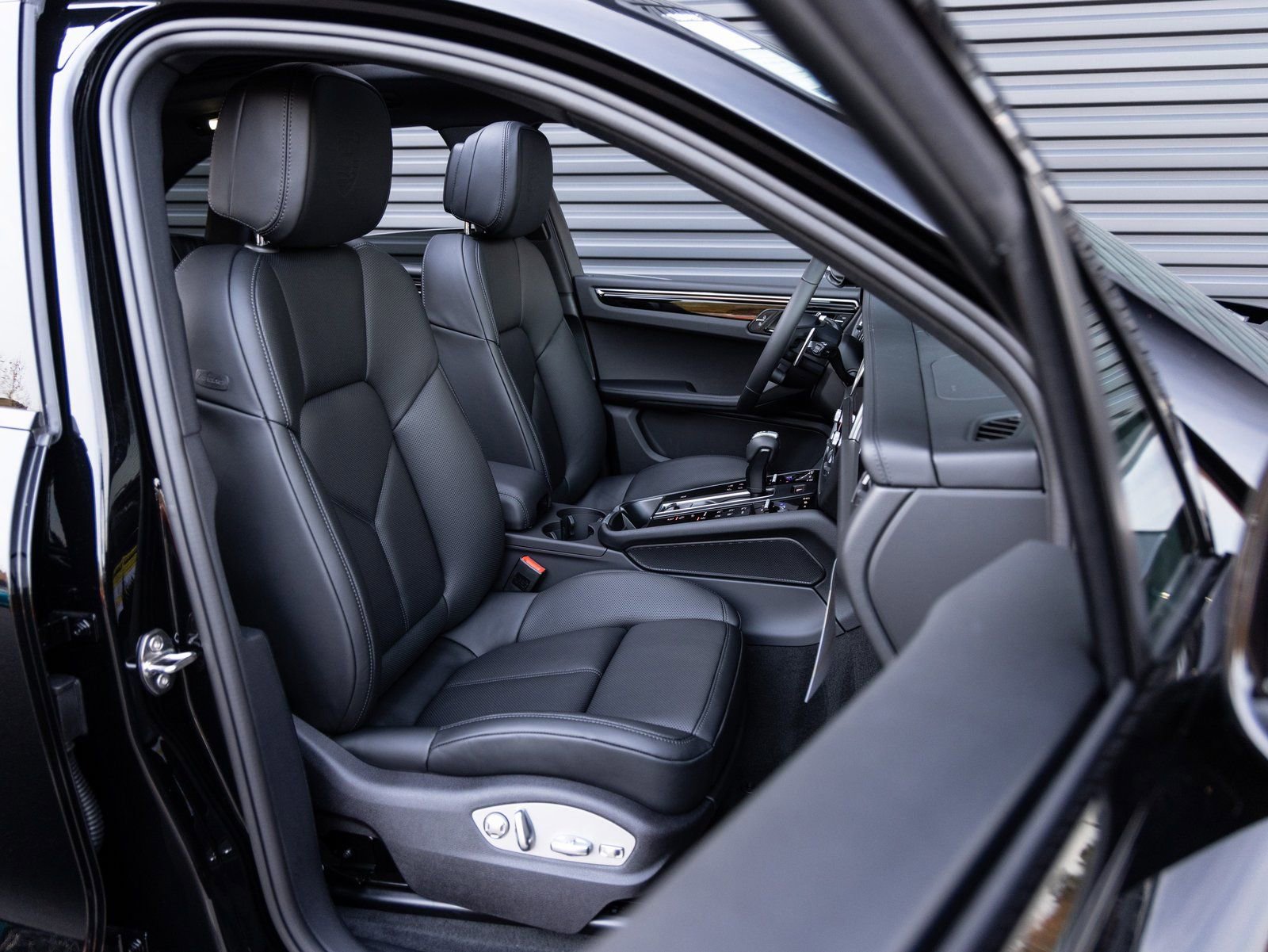 New 2026 Porsche Macan image 33