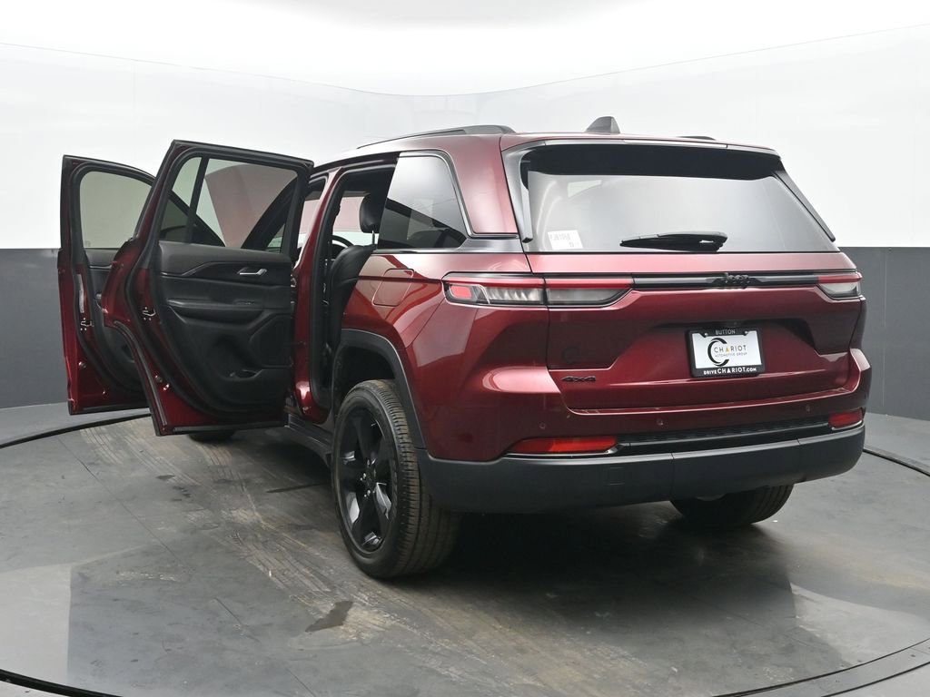 Used 2023 Jeep Grand Cherokee Altitude image 56