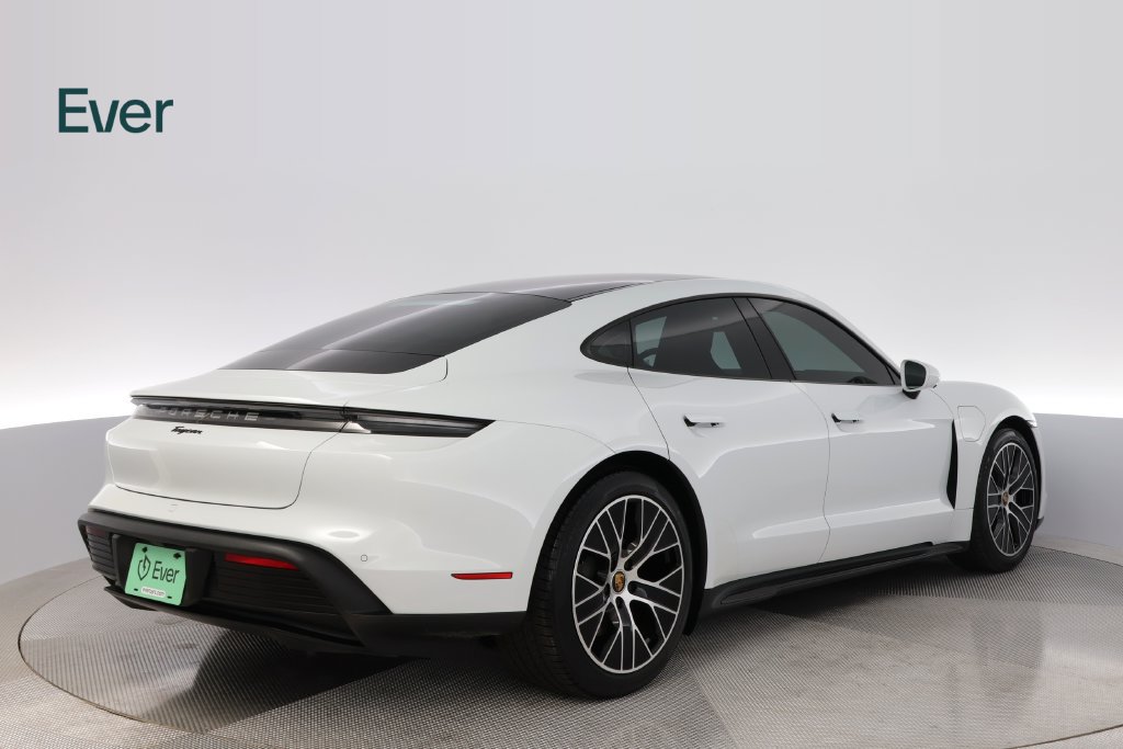 Used 2022 Porsche Taycan RWD image 3