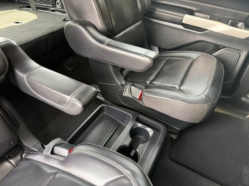 Used 2021 Ford Explorer XLT w/ Equipment Group 202A RWD image 12
