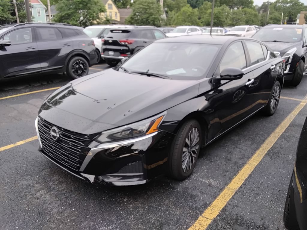 Used 2024 Nissan Altima 2.5 SV FWD image 5