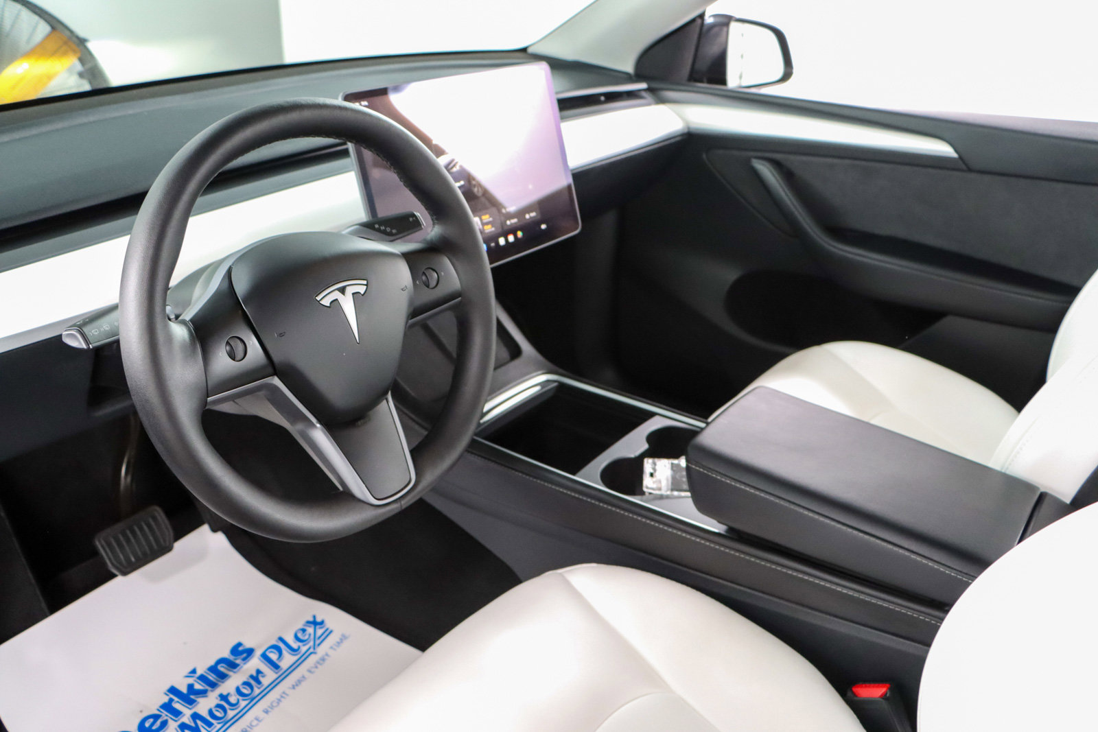 Used 2025 Tesla Model Y Long Range image 22