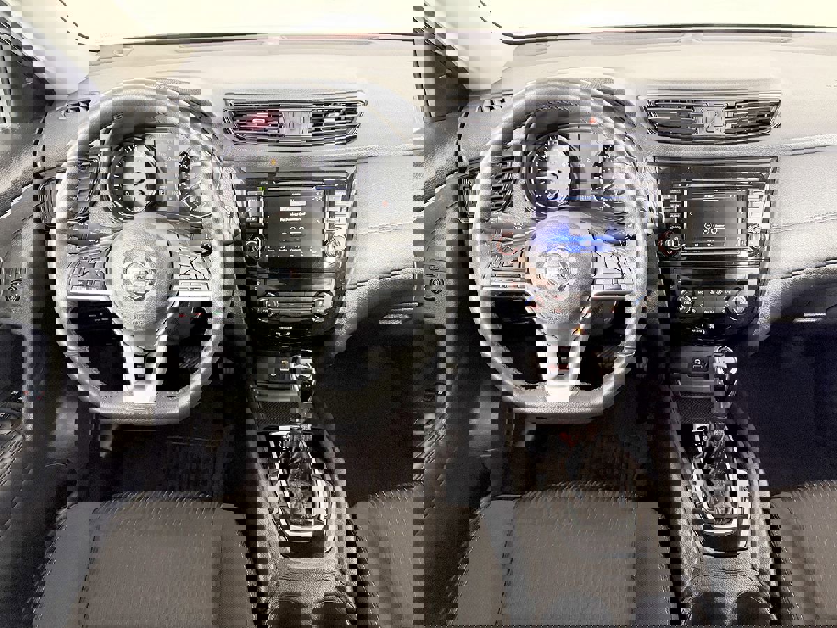 Used 2018 Nissan Rogue SV image 45