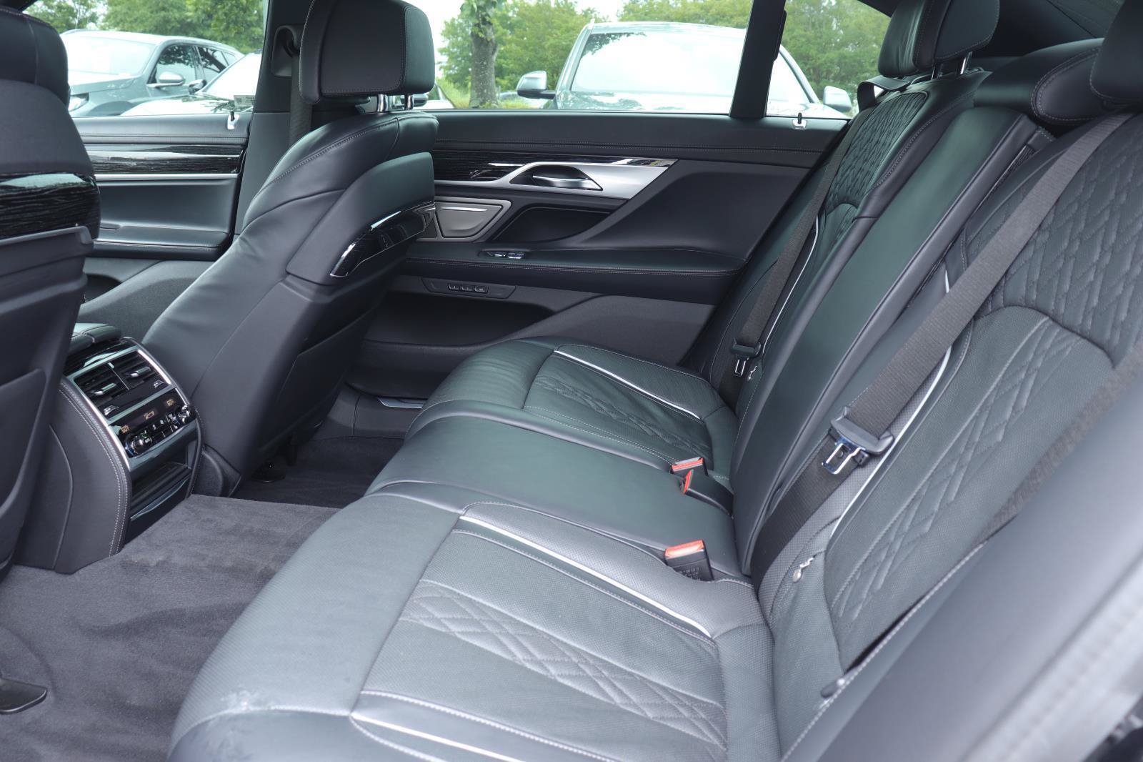 Used 2022 BMW 750Li xDrive AWD/4WD image 12