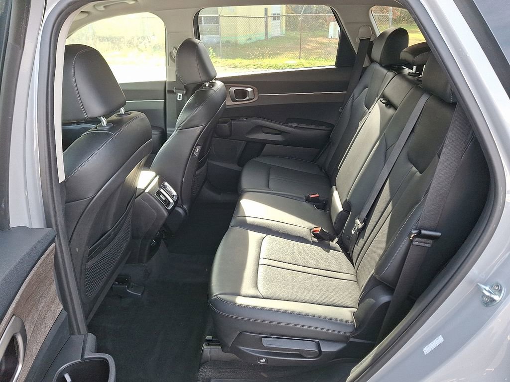 Used 2022 Kia Sorento S image 10