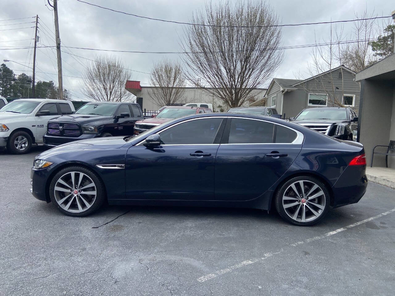 Used 2017 Jaguar XE Prestige RWD image 9