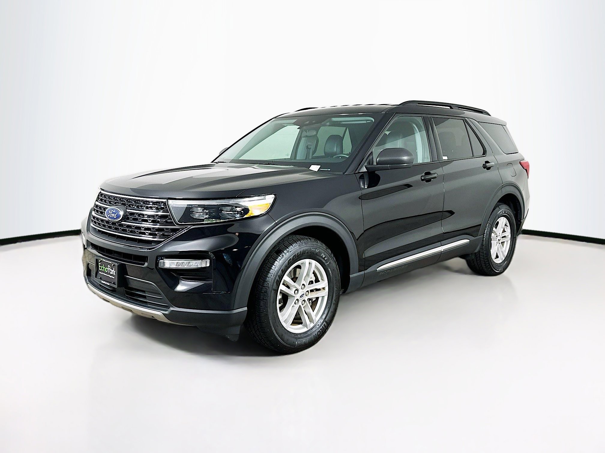 Used 2024 Ford Explorer XLT w/ Equipment Group 202A image 3