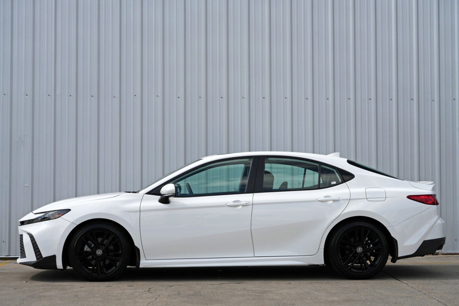Used 2025 Toyota Camry SE image 7