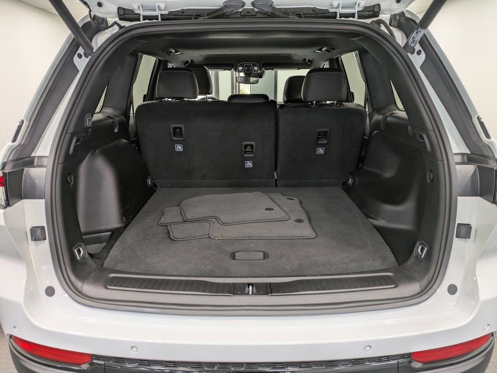 Used 2024 Jeep Grand Cherokee Altitude image 25