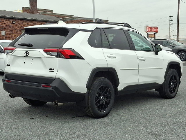 Used 2022 Toyota RAV4 XLE image 4