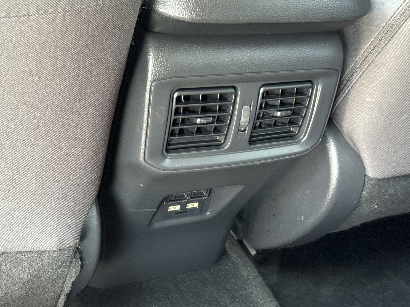 Used 2021 Toyota RAV4 XLE w/ Convenience Package FWD image 14