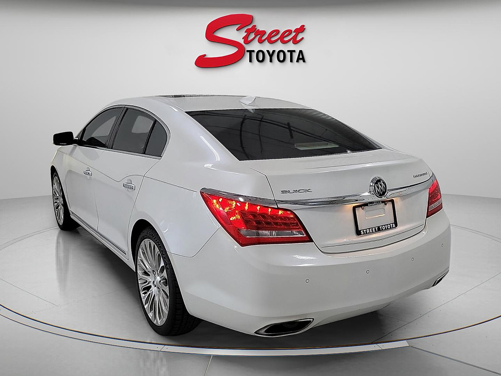 Used 2016 Buick LaCrosse Premium w/ Driver Confidence Package #1 FWD image 2