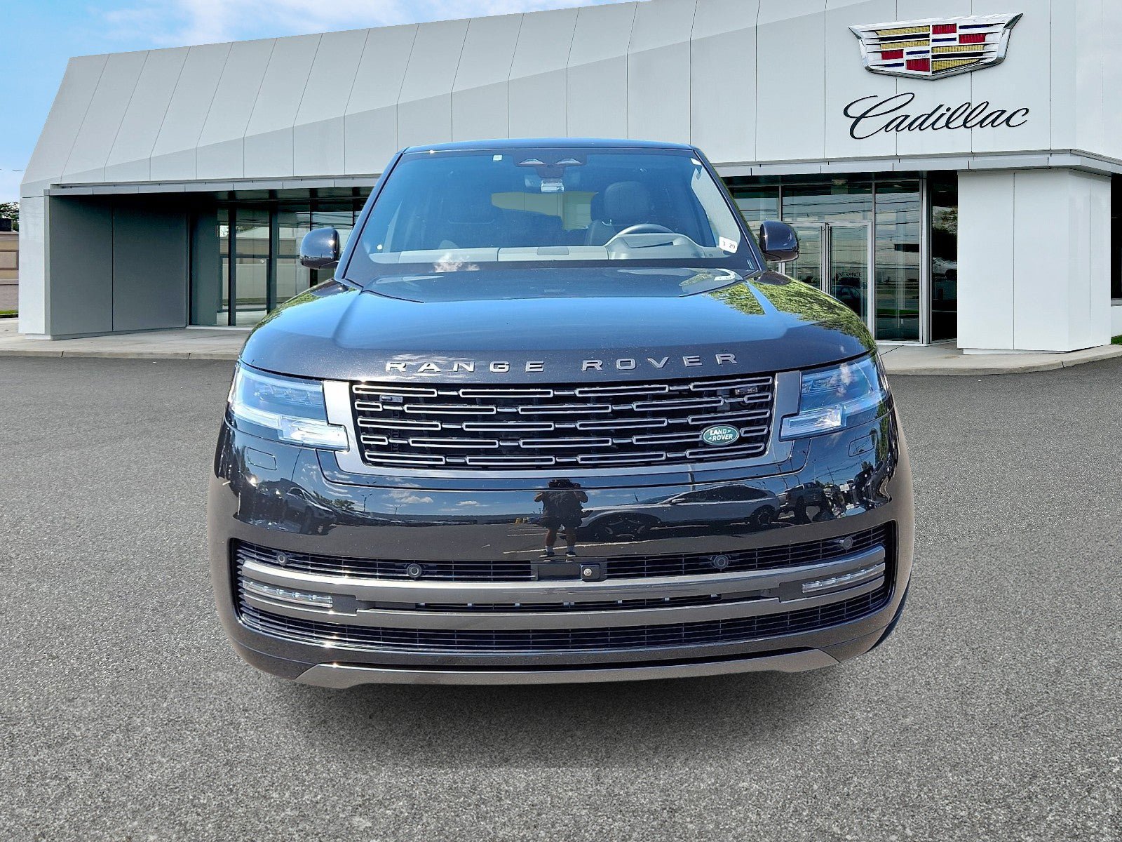 Used 2024 Land Rover Range Rover SE AWD/4WD image 2