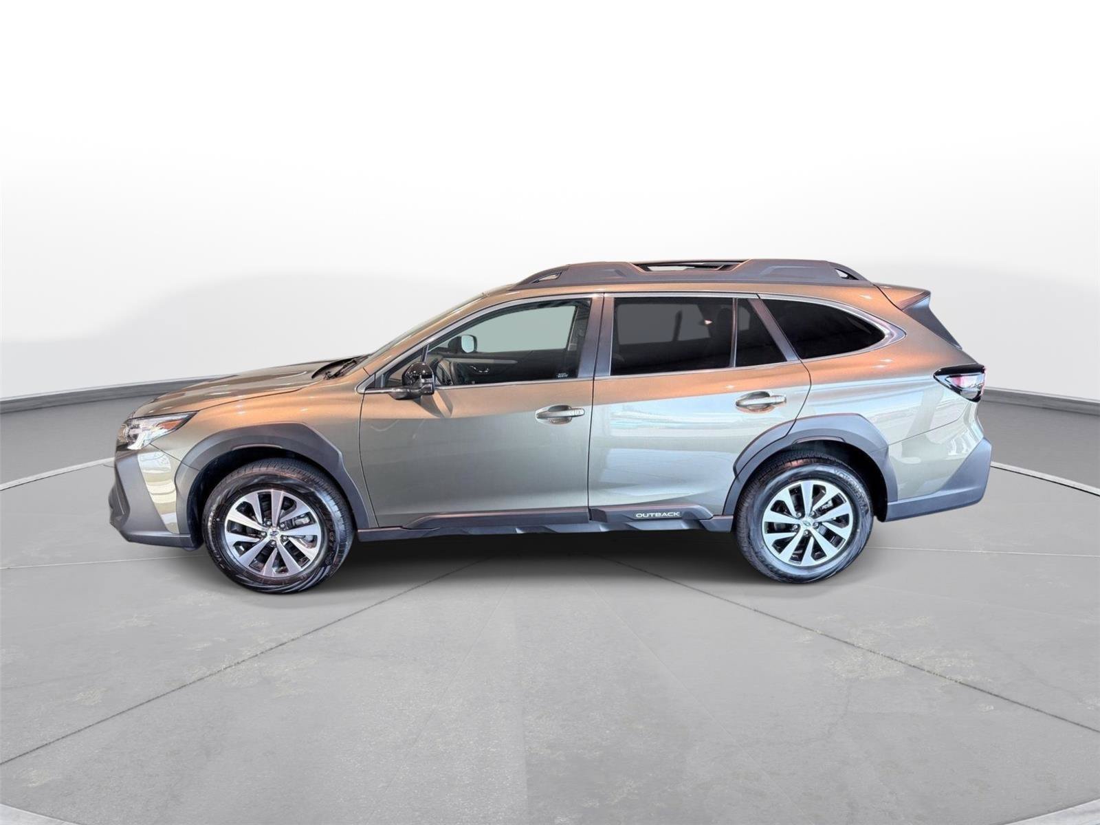 Used 2025 Subaru Outback Premium AWD/4WD image 18