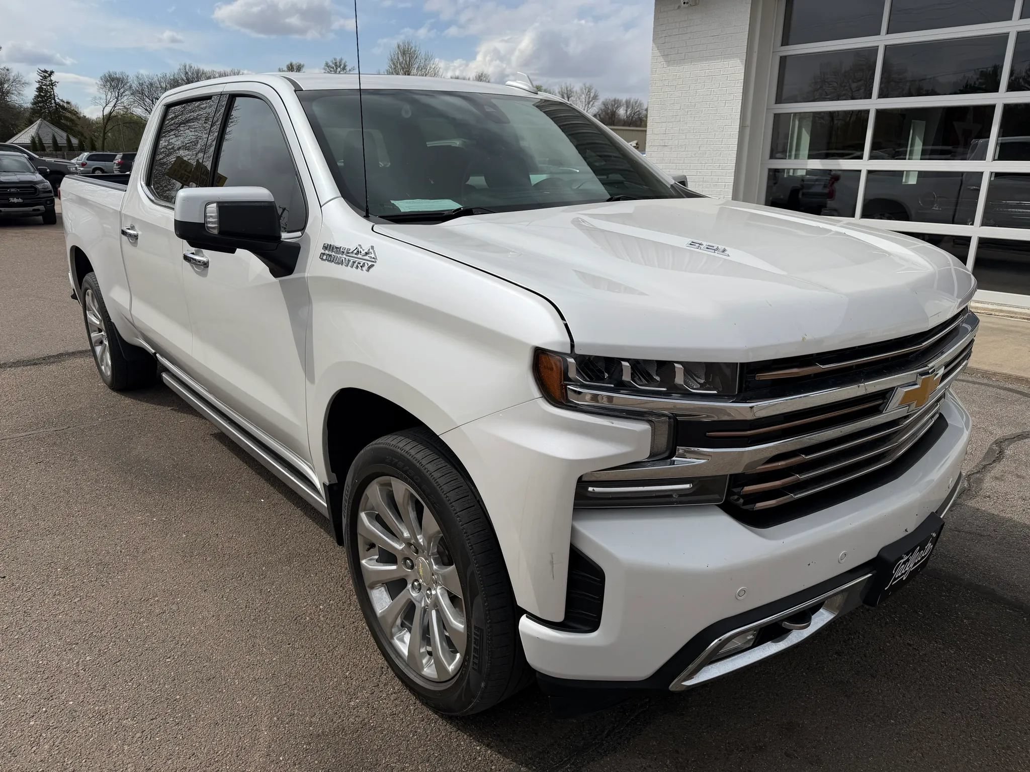 Used 2020 Chevrolet Silverado 1500 High Country w/ Technology Package AWD/4WD image 2
