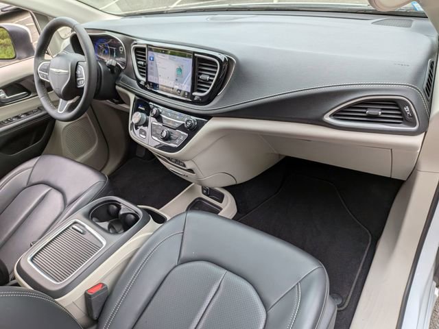 Used 2023 Chrysler Pacifica Touring-L FWD image 28