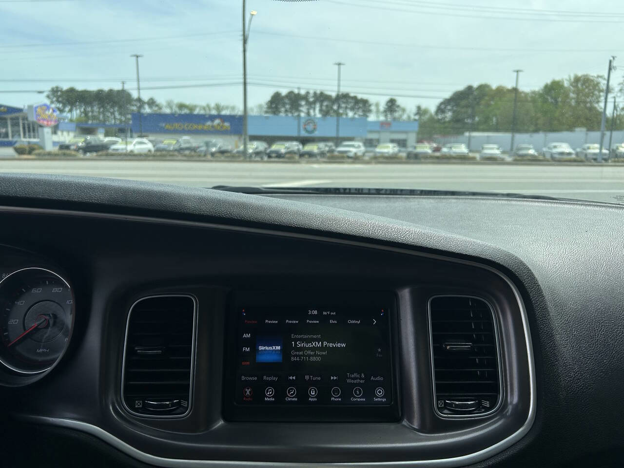 Used 2020 Dodge Charger SXT image 12