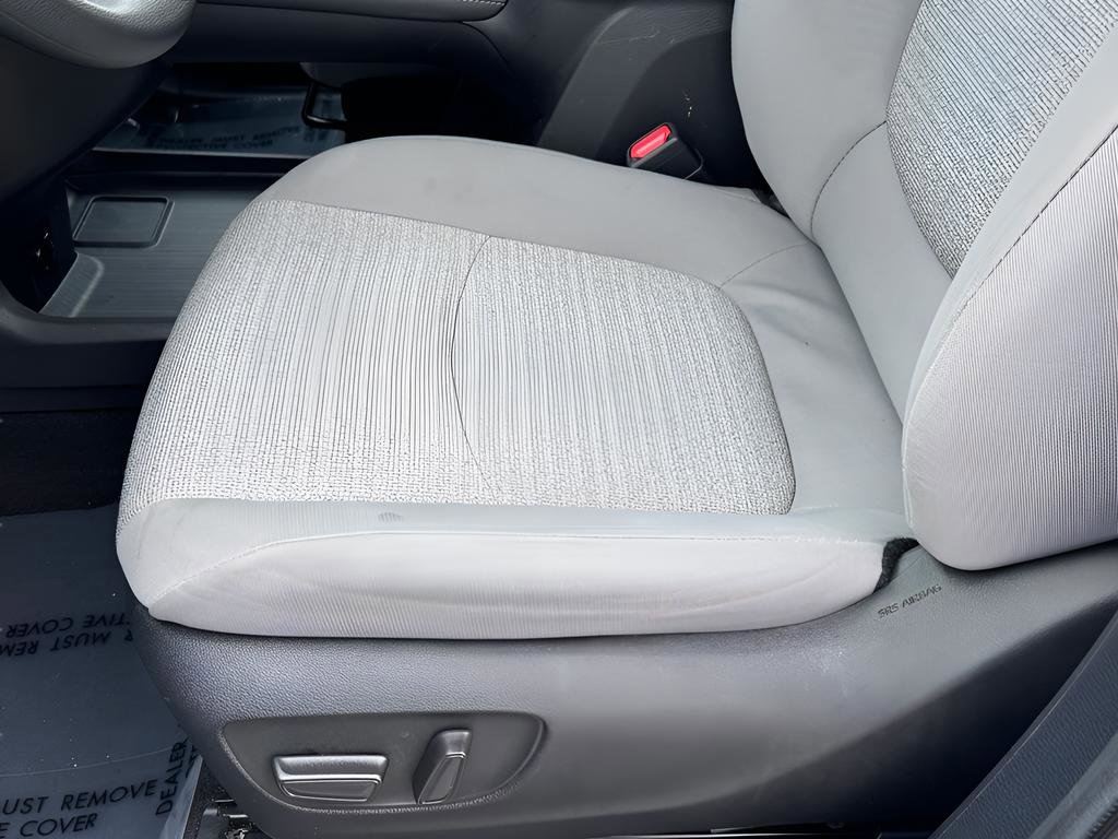 Used 2025 Toyota Sienna LE FWD image 27