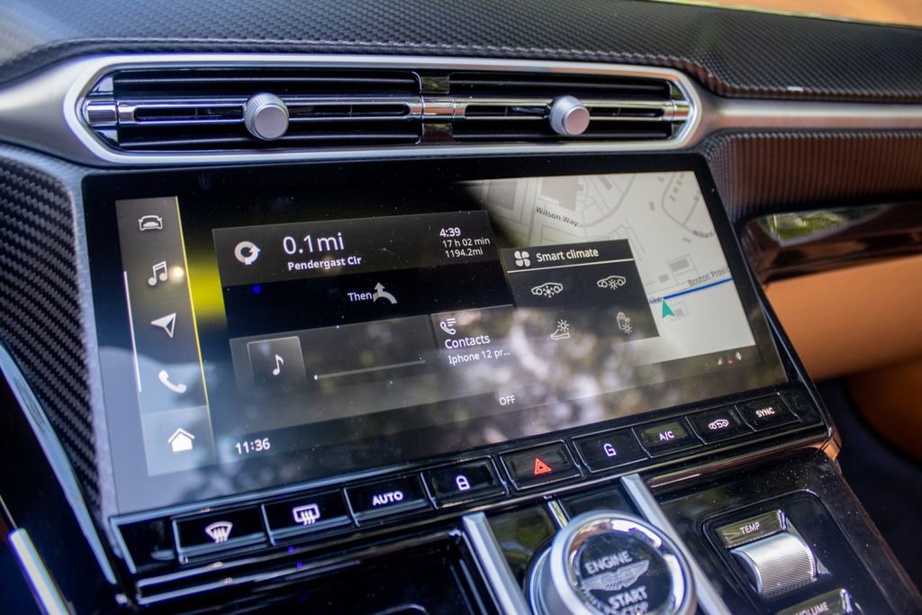 Used 2026 Aston Martin V8 Vantage Coupe image 16