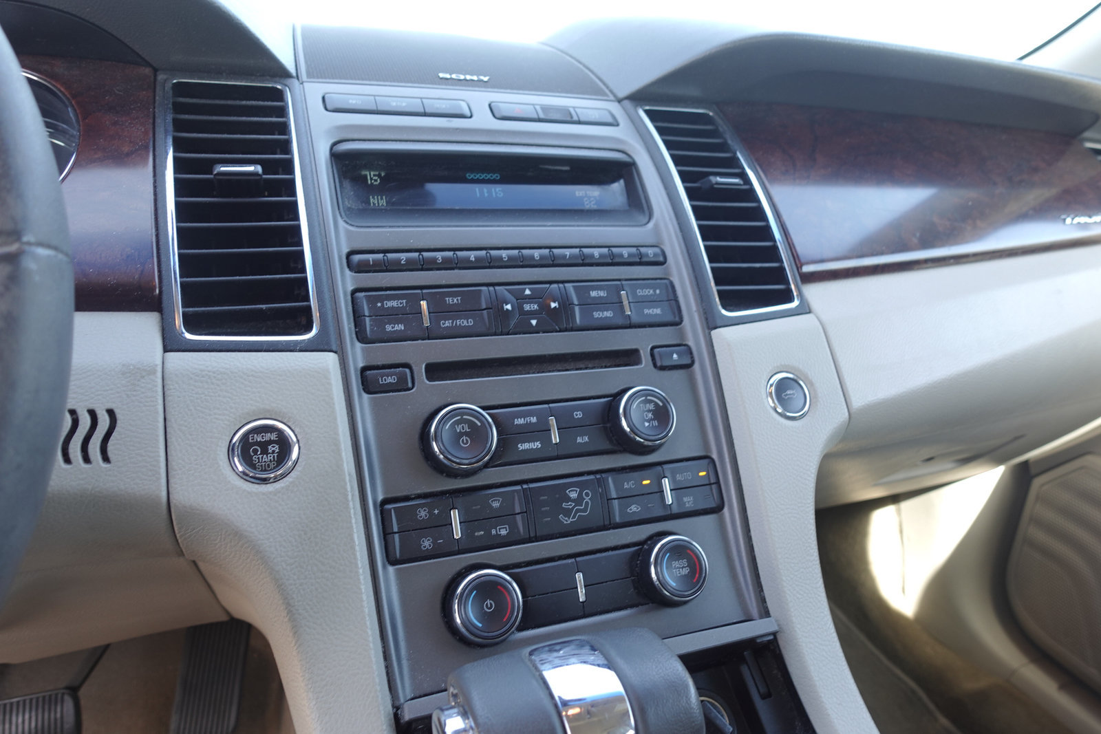 Used 2012 Ford Taurus SEL FWD image 19