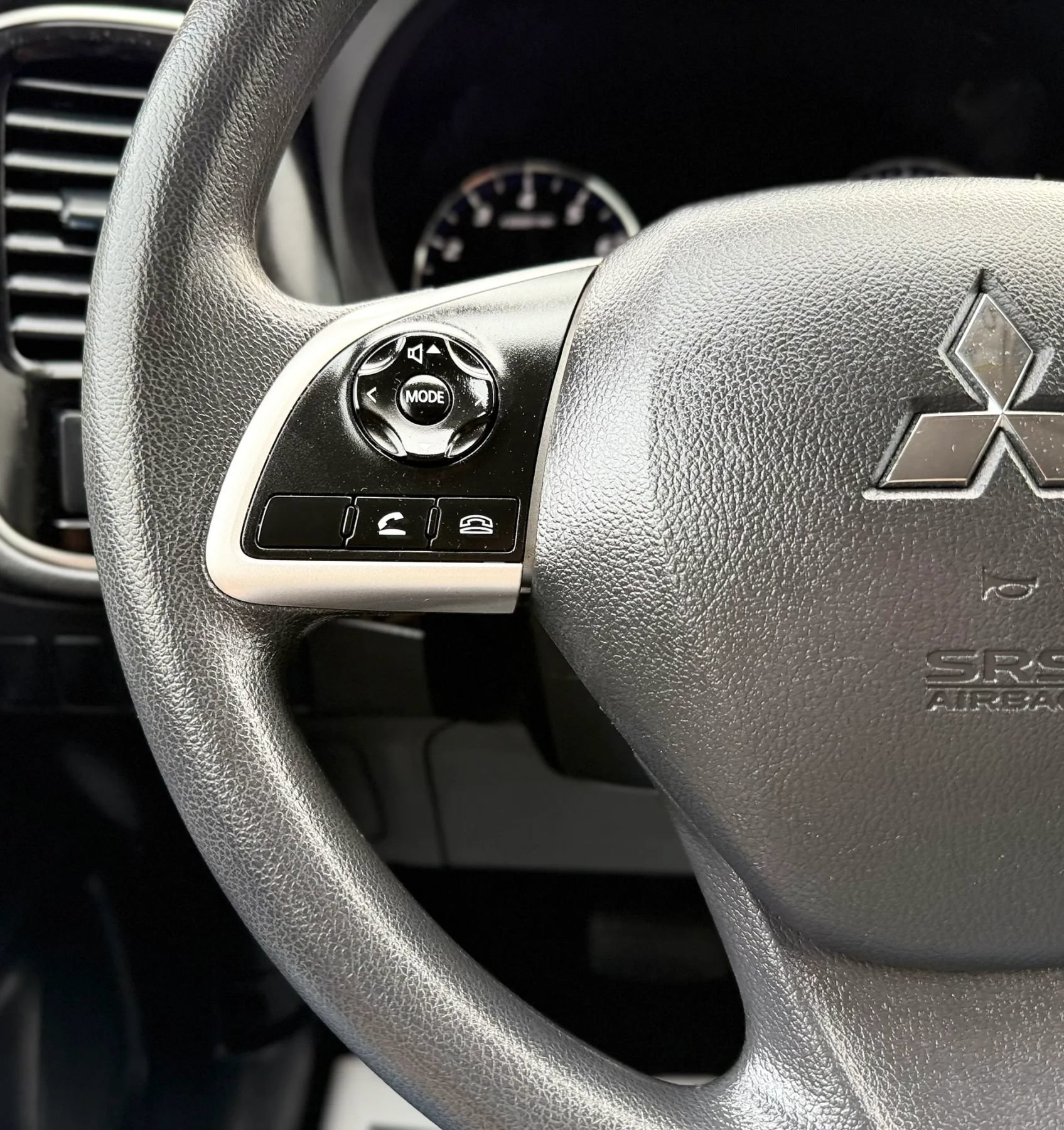Used 2020 Mitsubishi Outlander ES FWD image 14