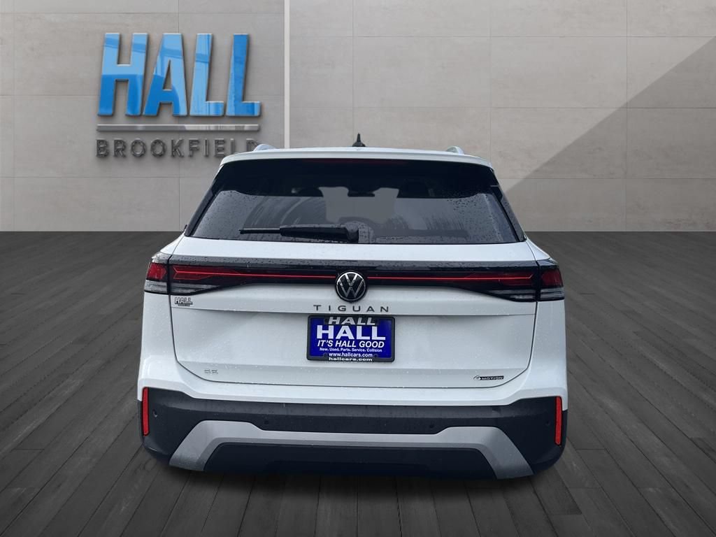 Certified 2025 Volkswagen Tiguan SE w/ Panoramic Sunroof Package AWD/4WD image 5