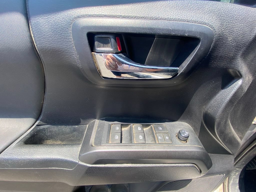 Used 2020 Toyota Tacoma TRD Off-Road w/ Technology Package RWD image 11