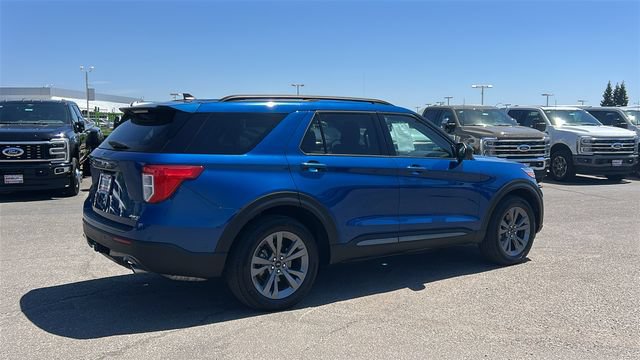 Certified 2022 Ford Explorer XLT w/ Equipment Group 202A AWD/4WD image 3