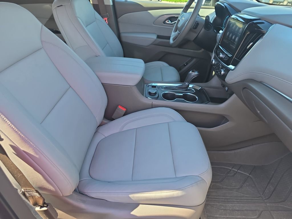 Used 2020 Chevrolet Traverse LT w/ LT Premium Package image 10
