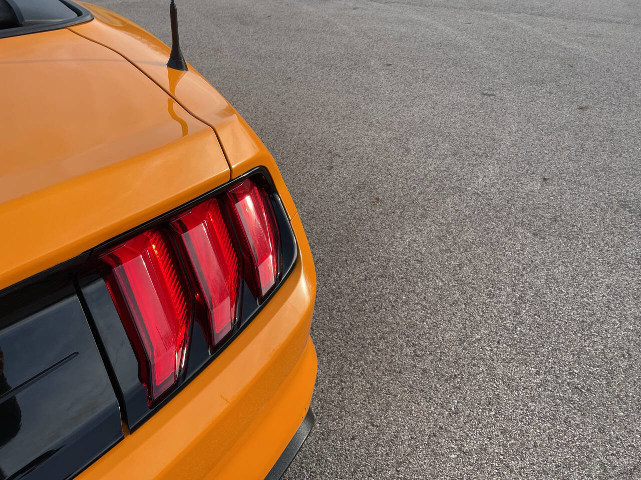 Used 2018 Ford Mustang GT Premium w/ GT Performance Package image 45