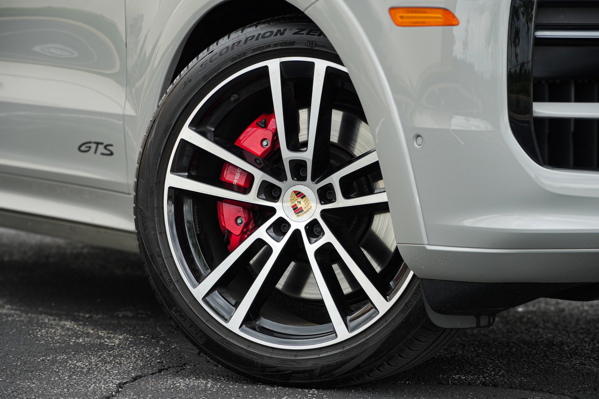 Used 2025 Porsche Cayenne GTS AWD/4WD image 9