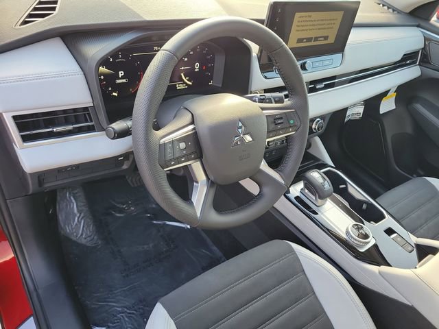 New 2025 Mitsubishi Outlander SE image 22
