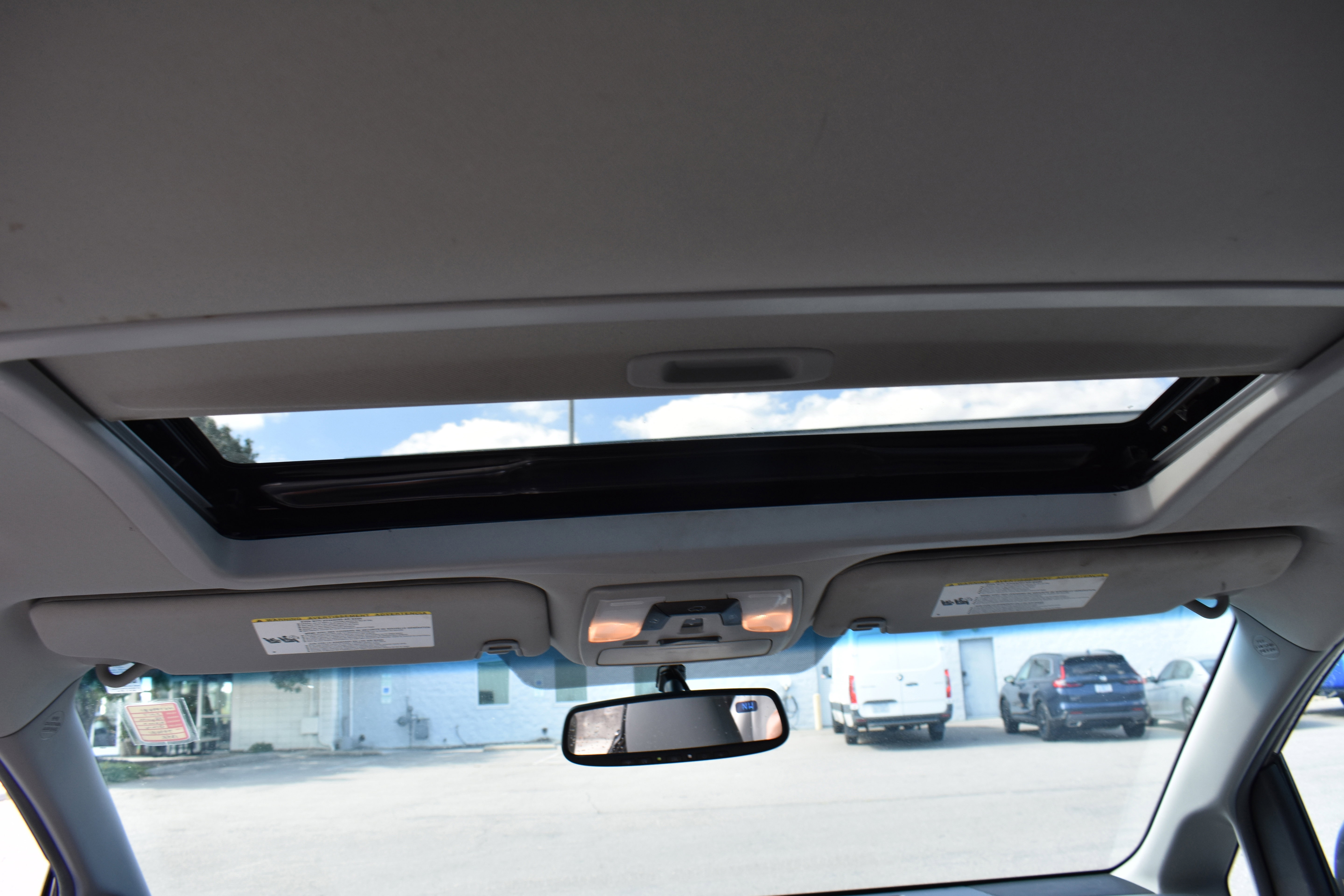 Used 2017 Toyota Sienna L image 31