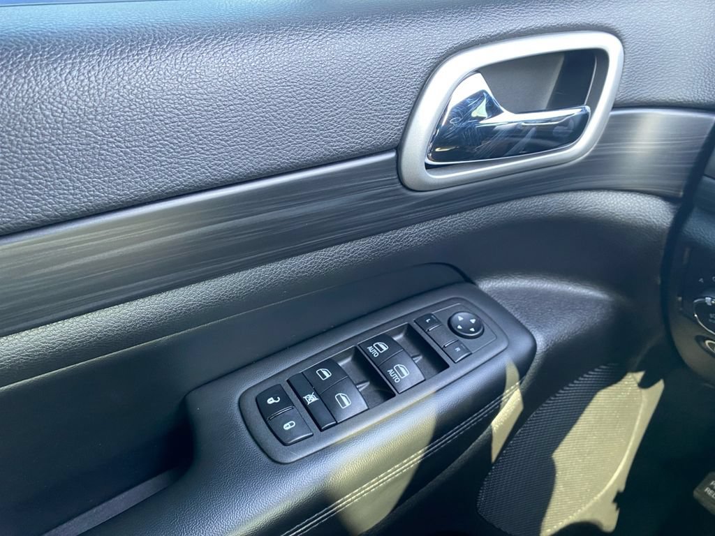 Certified 2022 Jeep Grand Cherokee Laredo X AWD/4WD image 23