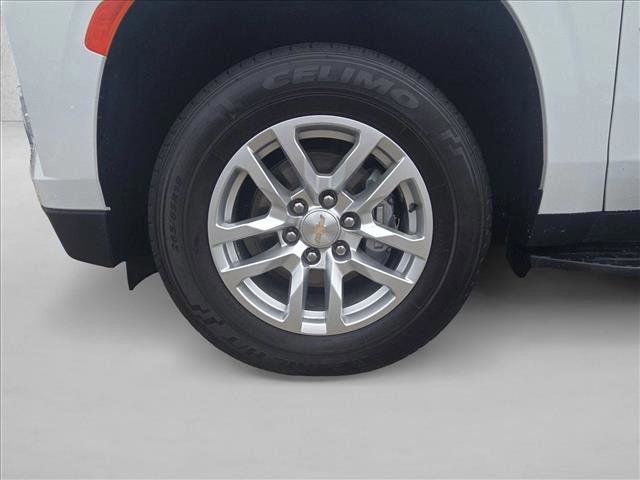 Used 2024 Chevrolet Suburban LT RWD image 25
