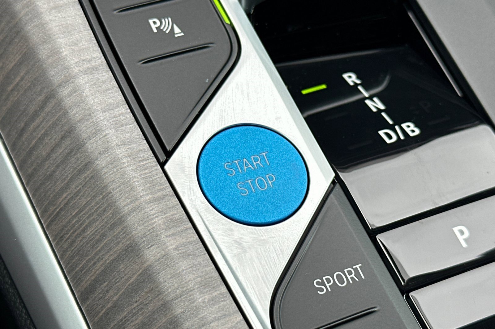 Used 2025 BMW i4 eDrive40 w/ Premium Package image 29