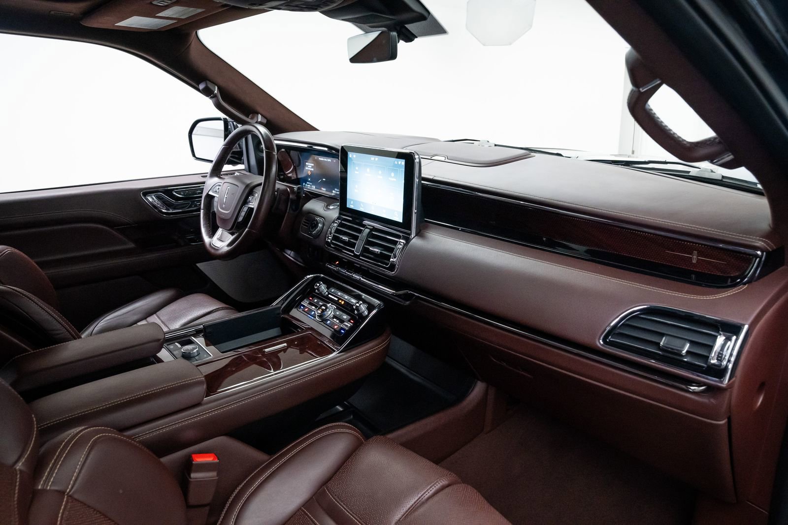 Used 2021 Lincoln Navigator Black Label w/ Cargo Convenience Package image 27