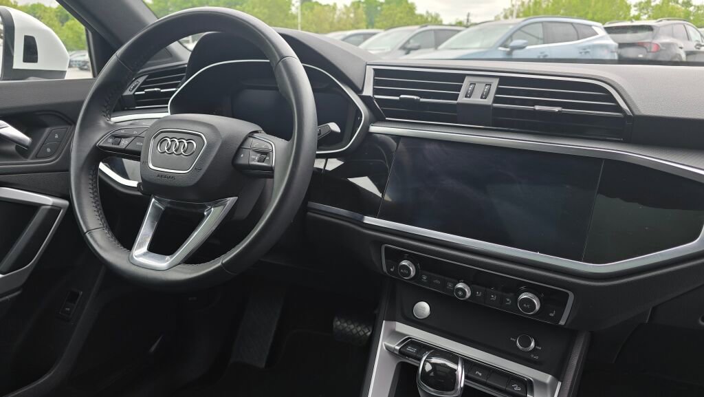 Used 2020 Audi Q3 2.0T Premium Plus w/ Premium Plus Package AWD/4WD image 11