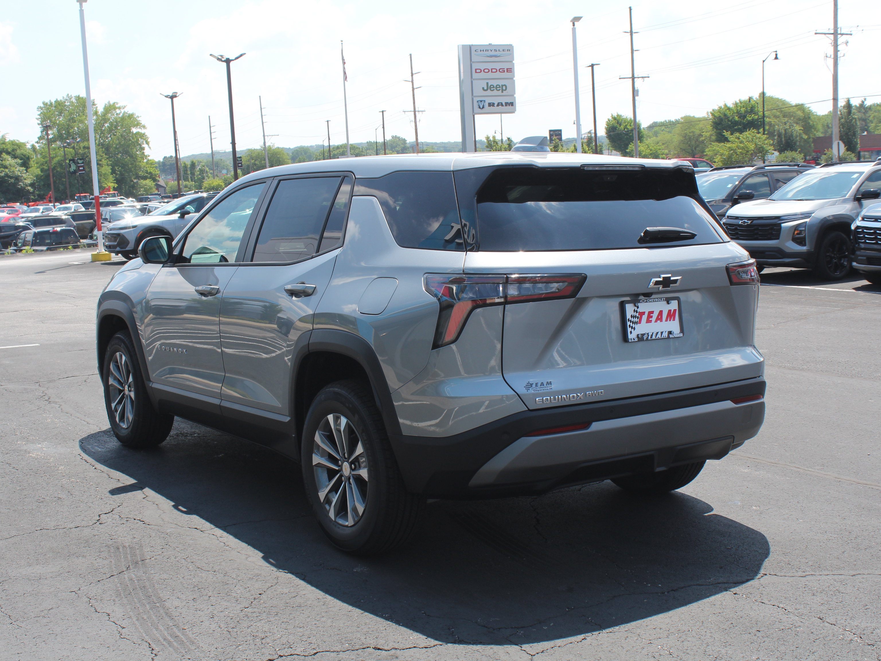New 2027 Chevrolet Equinox LT w/ Safety and Technology Package AWD/4WD image 5