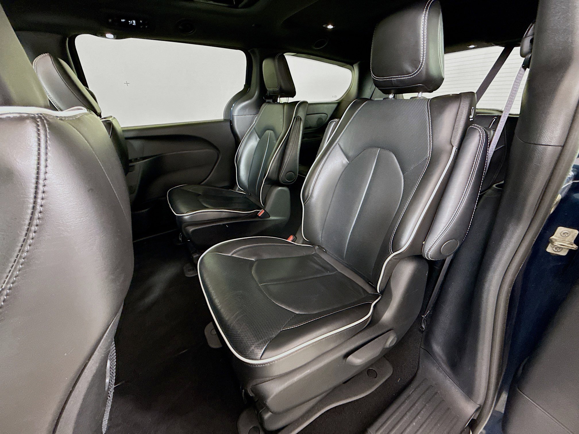 Used 2024 Chrysler Pacifica Premium FWD image 23