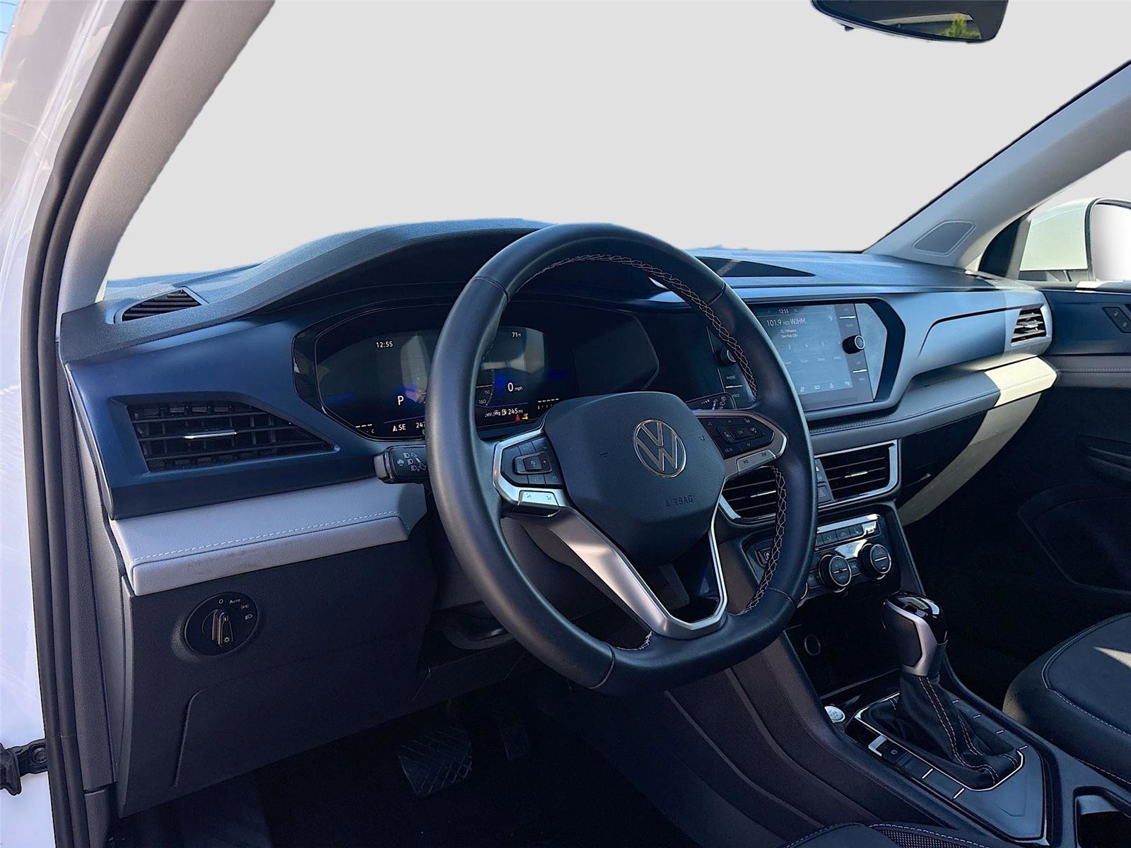 Used 2024 Volkswagen Taos SE image 10