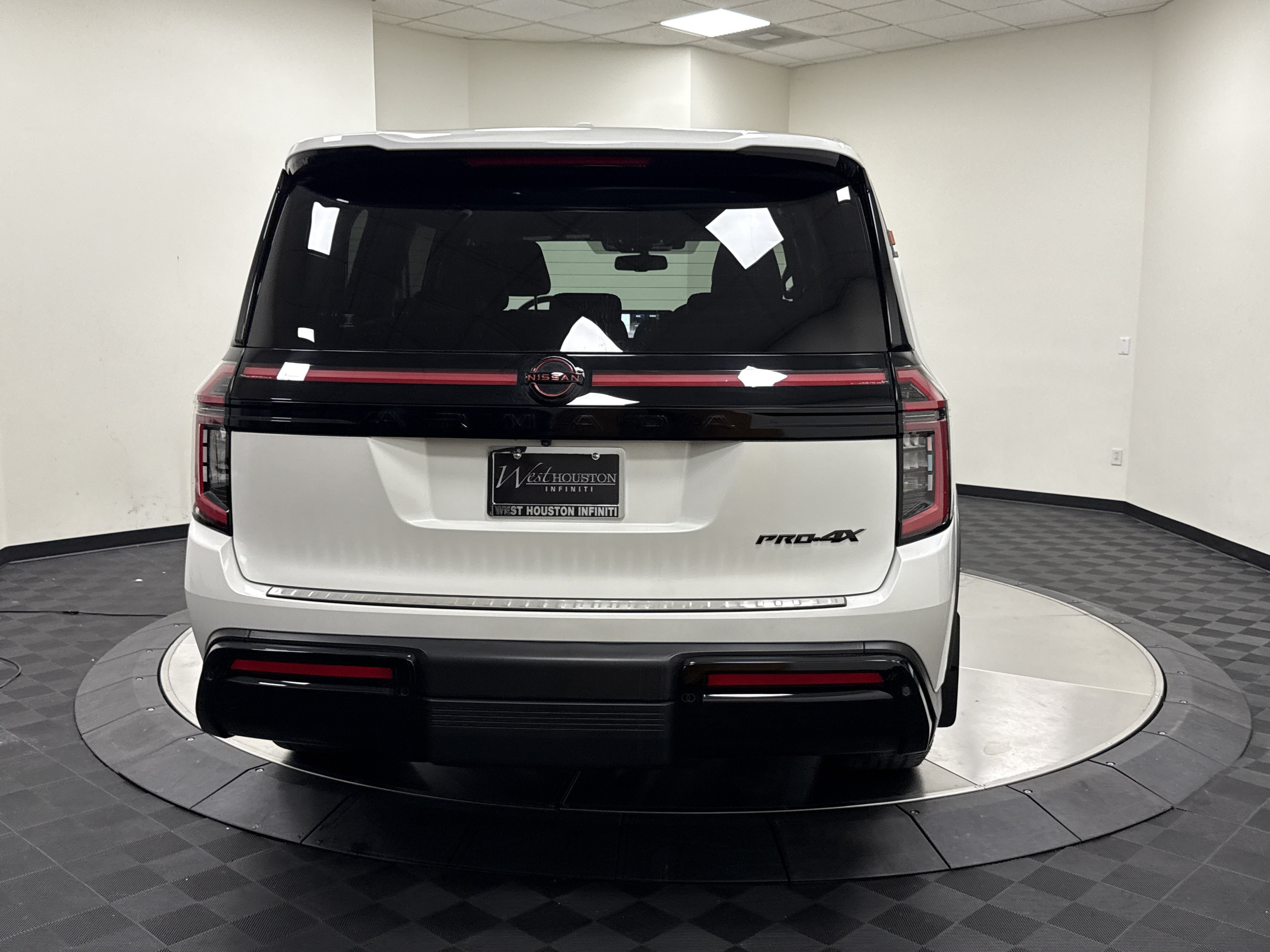 Used 2026 Nissan Armada PRO-4X w/ Captain's Chari Seat Package AWD/4WD image 6