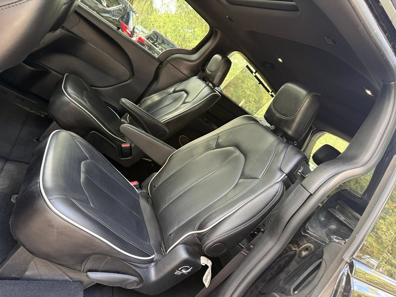 Used 2025 Chrysler Pacifica Limited FWD image 26