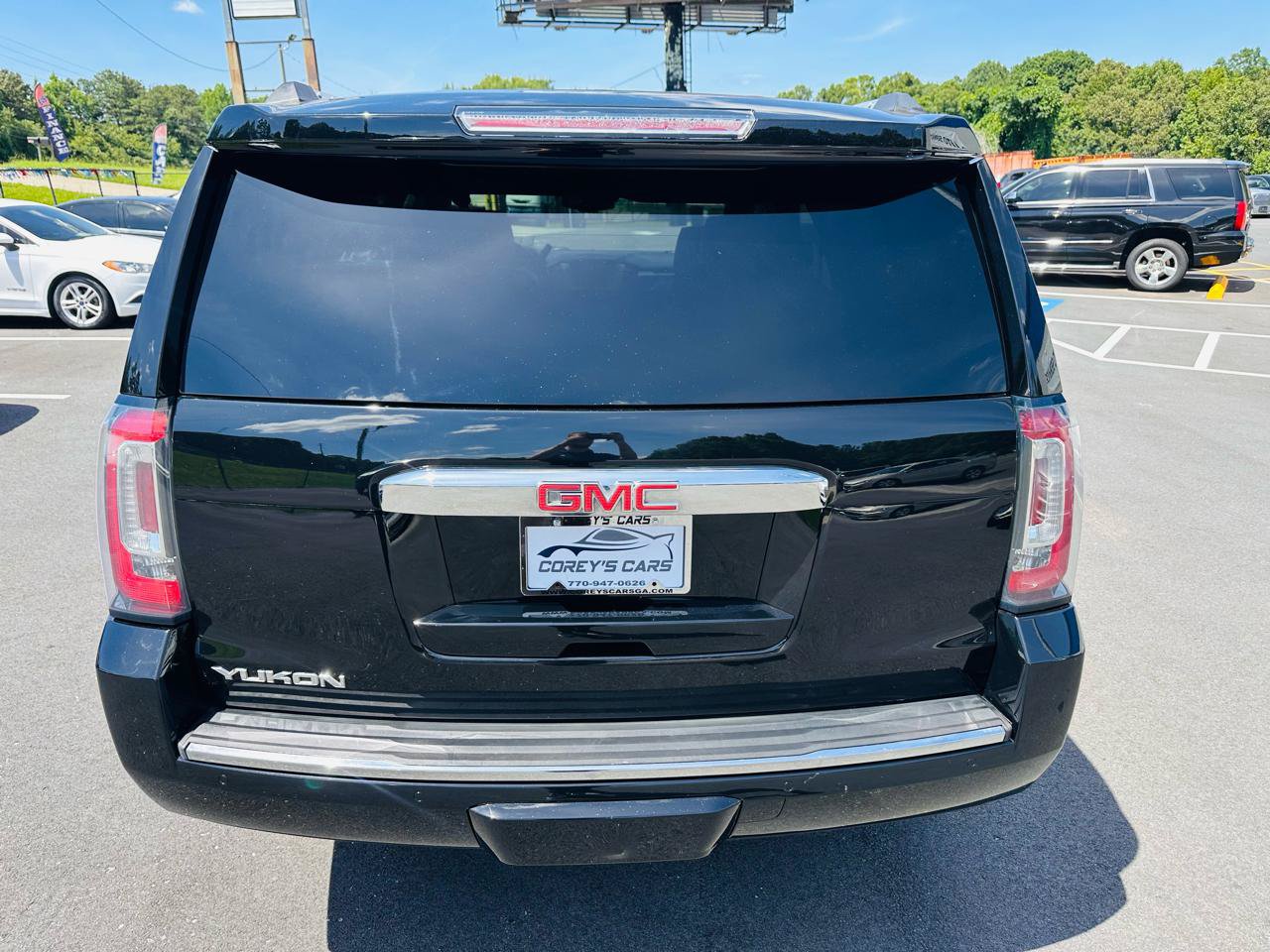Used 2015 GMC Yukon Denali w/ Premium Package AWD/4WD image 4